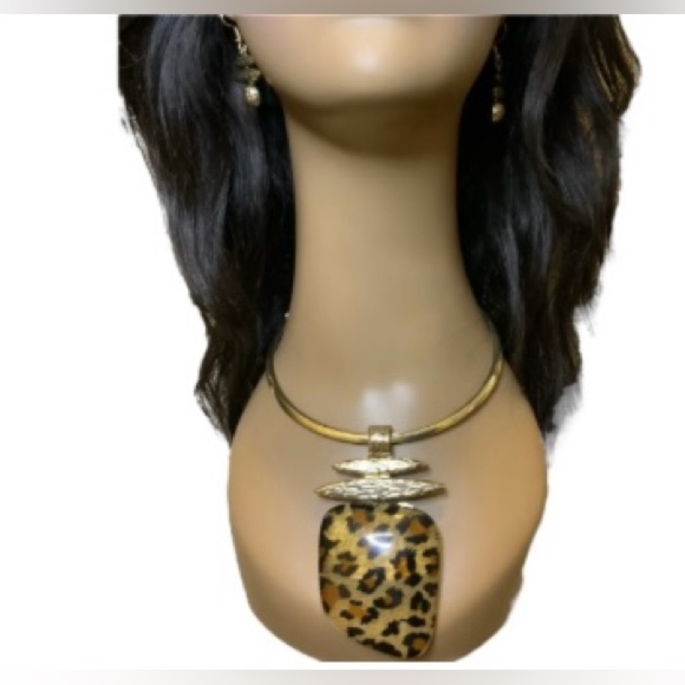 Large Resin Pendant Iconic Collar Necklace Set